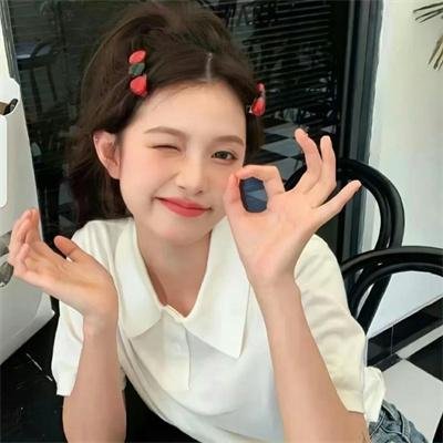 情薄似流云,红颜洽春风